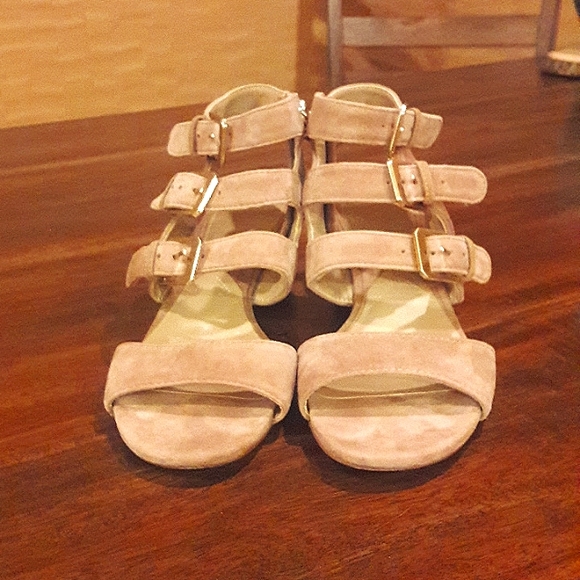 Adrienne Vittadini Shoes - Adrienne Vittadini Lalra Tan Buckle Sandals Size 8